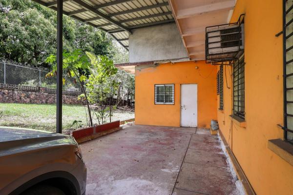 Land for sale with construction on thetransístmica