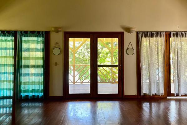 Prime oceanfront estate w/dock & beach, isla colon