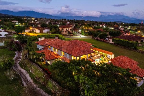 Magnificent mansion in los molinos boquete