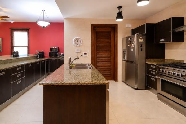 Venta de apartamento con elevador y estacionamiento en casco antiguo