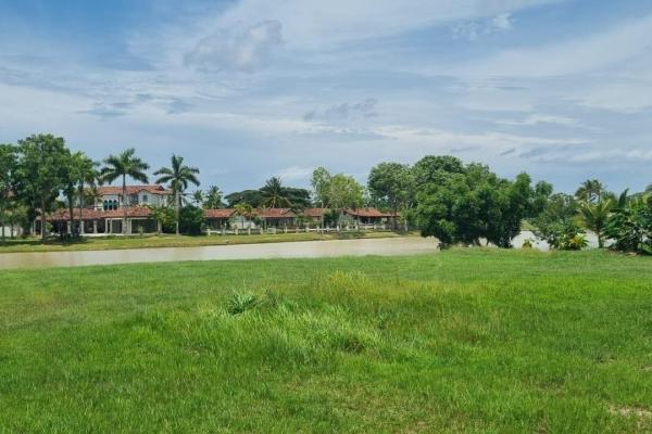 Lot facing the golf course in buenaventura