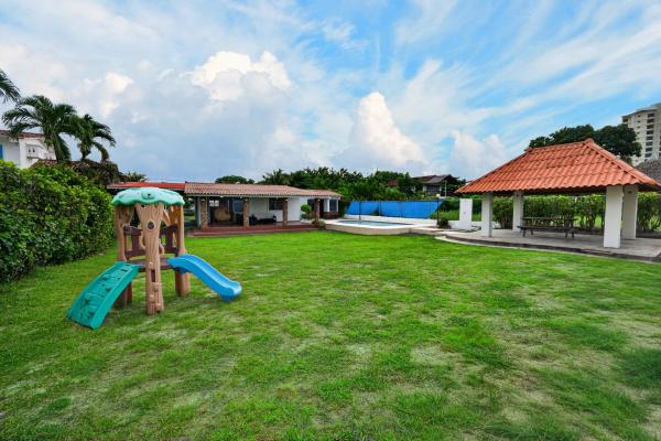 Oceanfront rental — playa malibú, gorgona