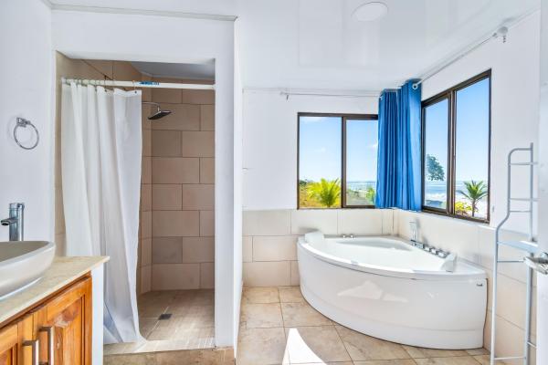 Beachfront estate on 1.5 hectares in playa nanzal