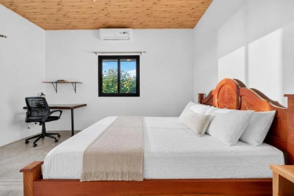 Turnkey ocean-view luxury villa in sea view hills