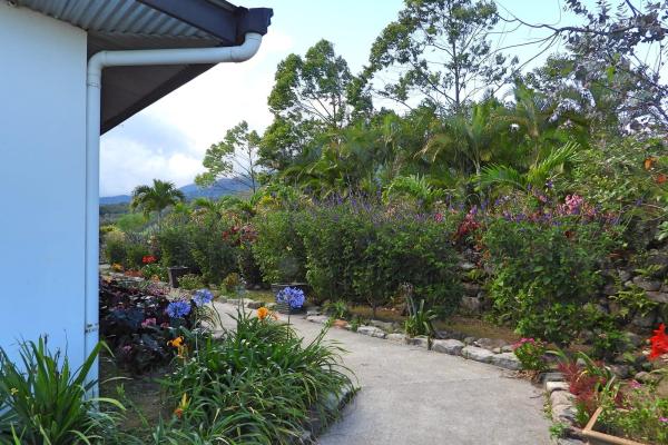 Country estate with multiple buildings in palmira