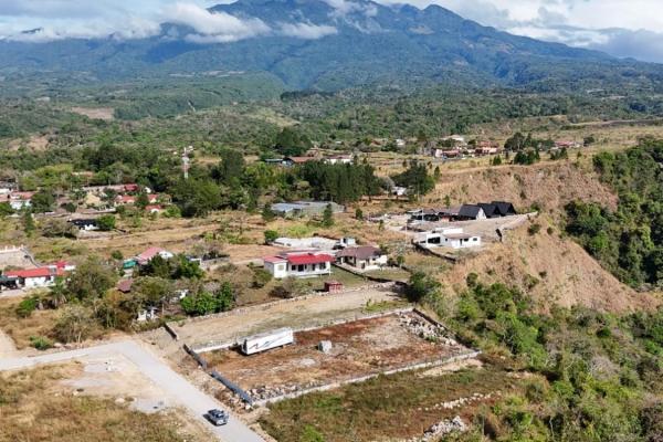 Espectacular casa con vista al cañón y océano en boquete