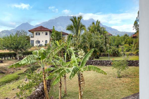 Distinctive home in los molinos | boquete, panama