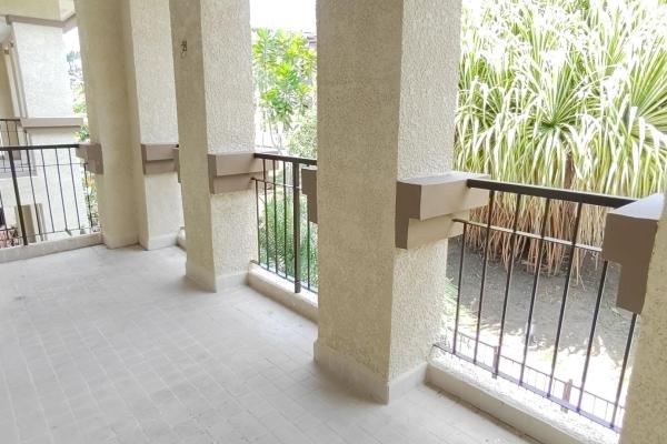 Vendo townhome en embassy club para inversionistas. generando renta.
