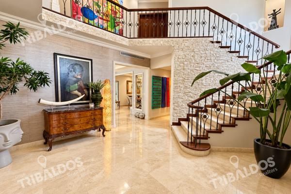 House for sale in costa del este | pool, private gym, and spacious social areas