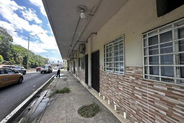 Commercial building for sale