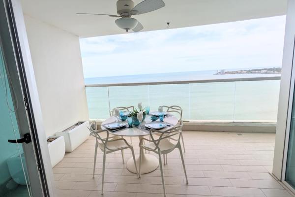 Beachfront living condo gorgona close to coronado