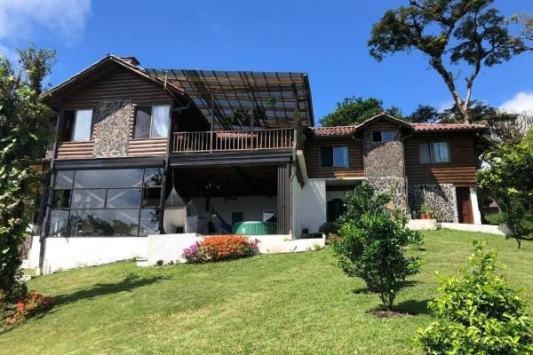 Luxury mountain sanctuary in altos del maría