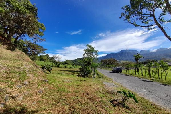 Prime volcán lot for sale