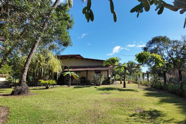 Home with 3 apartments, lagoon access