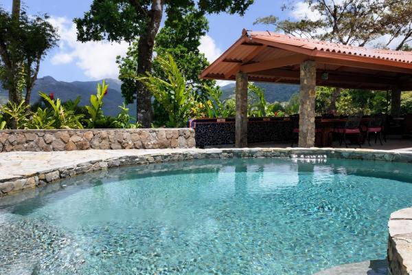 Oportunidad!!! se vende amplia casa con piscina en altos del maria