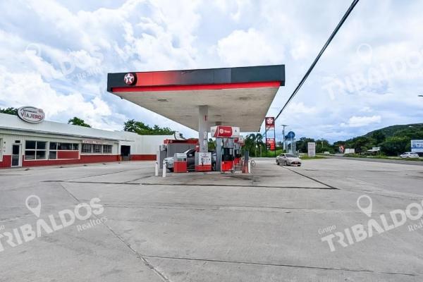 Venta de gasolinera con 2 locales comerciales en penonomé