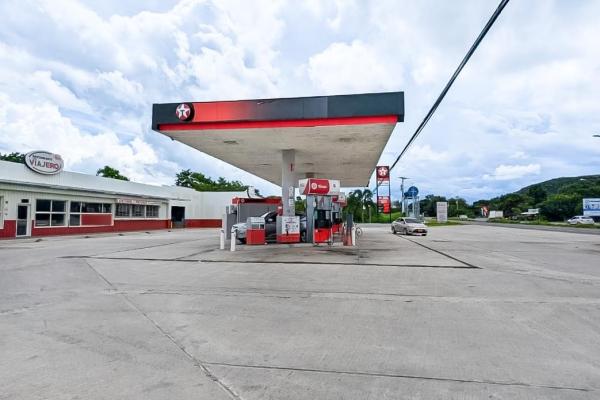 Venta de gasolinera con 2 locales comerciales en penonomé