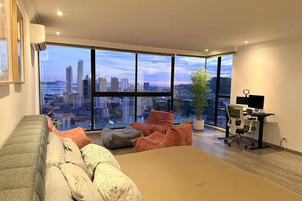 The bay at your feet · 360° · 13th floor la cresta
