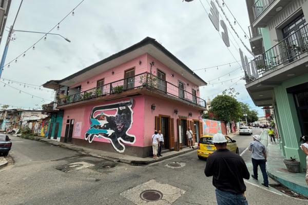 Commercial building operating in santa ana.