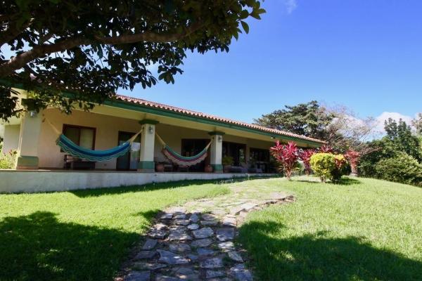 Mountain villa with ocean view