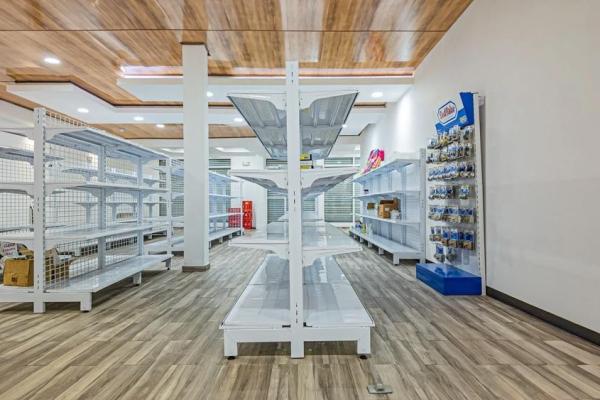 Mixed-use commercial property in san pablo viejo