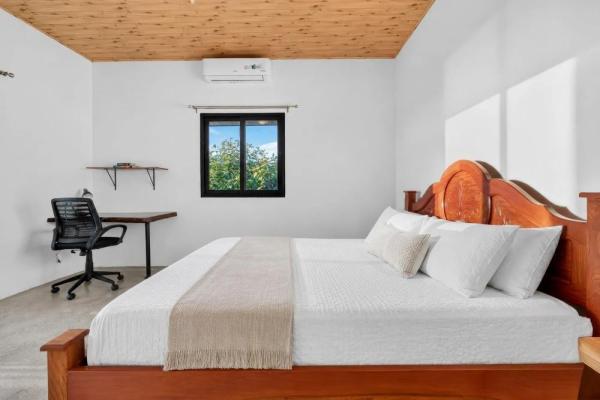 Turnkey ocean-view luxury villa in sea view hills
