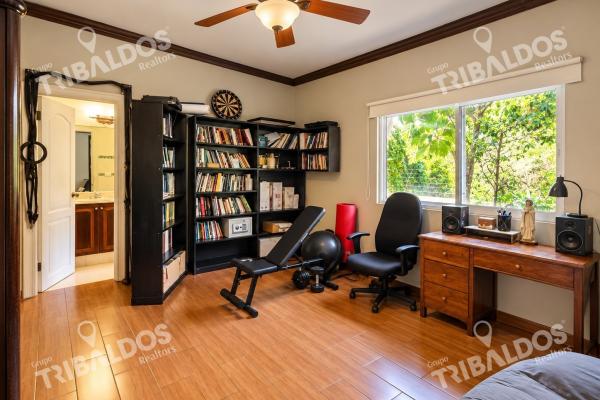 Sale of 2 houses in 1 in costa del este