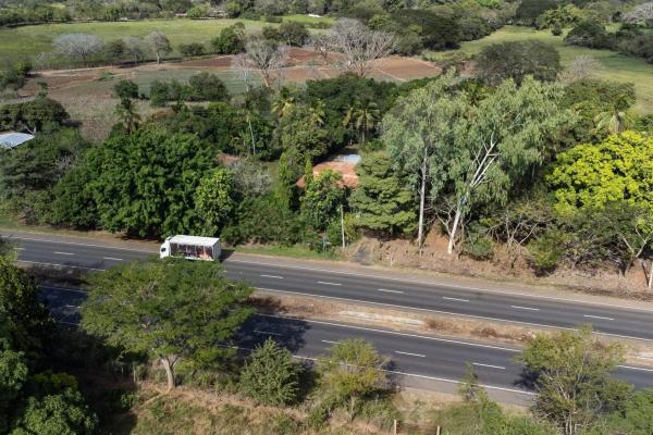 Spacious commercial property