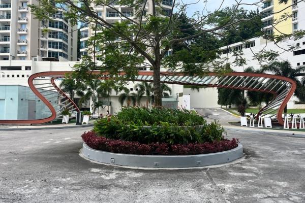 Bank sells ph pacific park tower, edison park