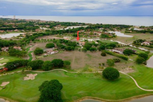 Lot facing the golf course in buenaventura
