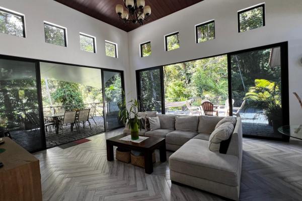 Mountain view home in altos del maria
