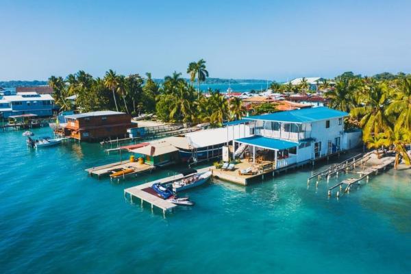 Vendo casa a orillas de mar con negocio de hospedaje