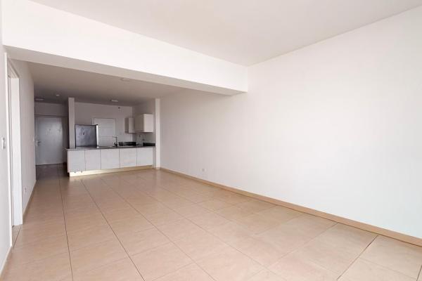 Piso alto en av balboa - waters 68d - 122 m2