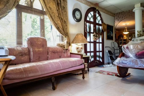 Highland home with 2 hectares in volcan