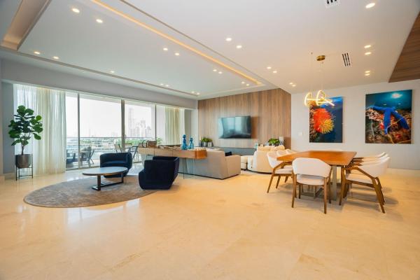 Se vende exclusivo apartamento de 3 habitaciones frente a la isla.