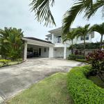 Two-level house with pool for sale - bijao