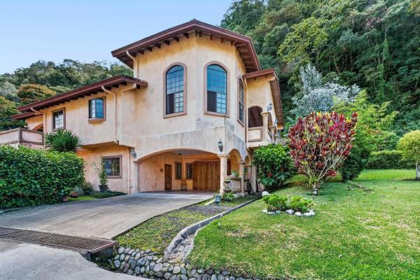 3-bedroom villa in valle escondido, boquete,panama