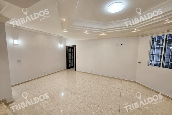 Venta de amplia casa en altos de panama con piscina propia por debajo de avaluo