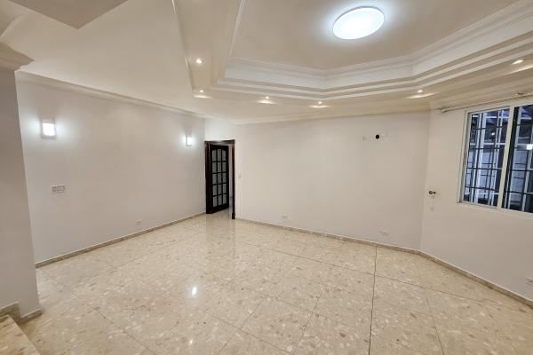 Venta de amplia casa en altos de panama con piscina propia por debajo de avaluo