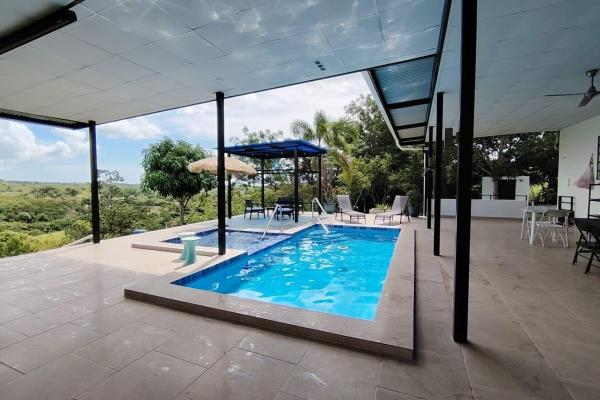 Casa con piscina, jacuzzi y espectaculares vistas a la montaña en el higo