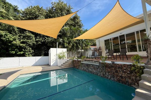 Casa privada con piscina y amplio terreno en coronado