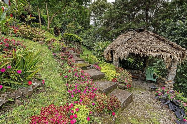Sophisticated mountain house in boquete the spring