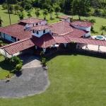 Hacienda española con piscina