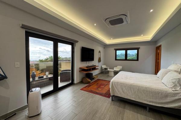 Casa de estilo contemporáneo en boquete country club, panamá.