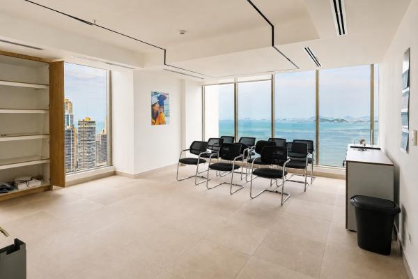 Office for sale in bicsa financial ave. balboa