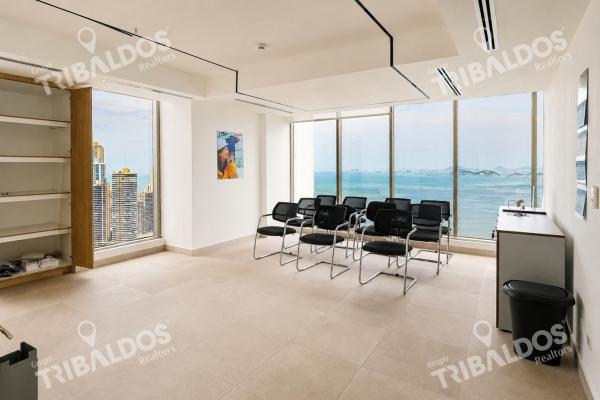 Furnished office for sale bicsa, 455 m² 8 parking