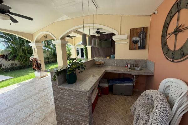 House for sale in villa valencia, south coast