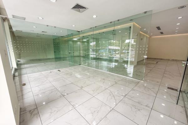 Alquiler local comercial via españa a pocos metros de la ernesto t. lefevre