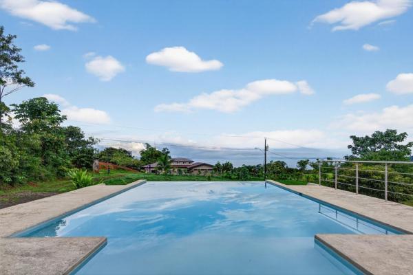 Turnkey ocean-view luxury villa in sea view hills