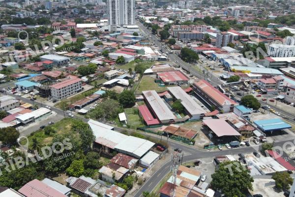 Se vende terreno/galera en parque lefevre